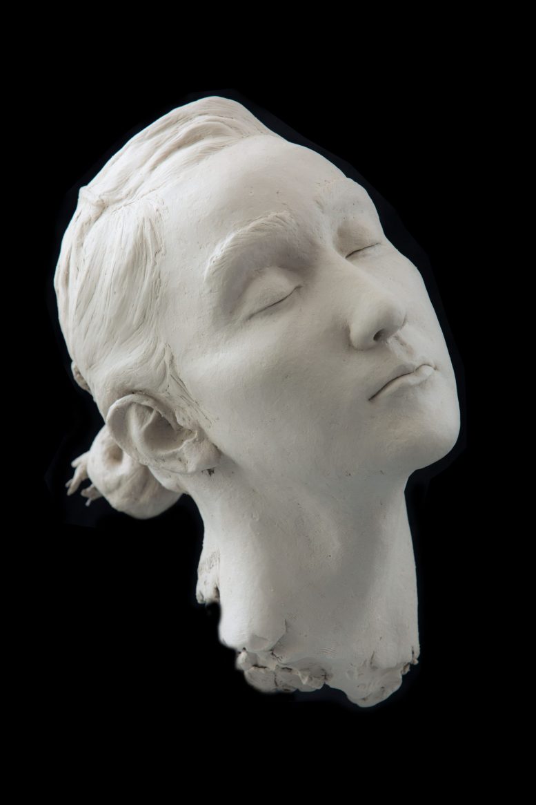 CLAIRE - Image 4